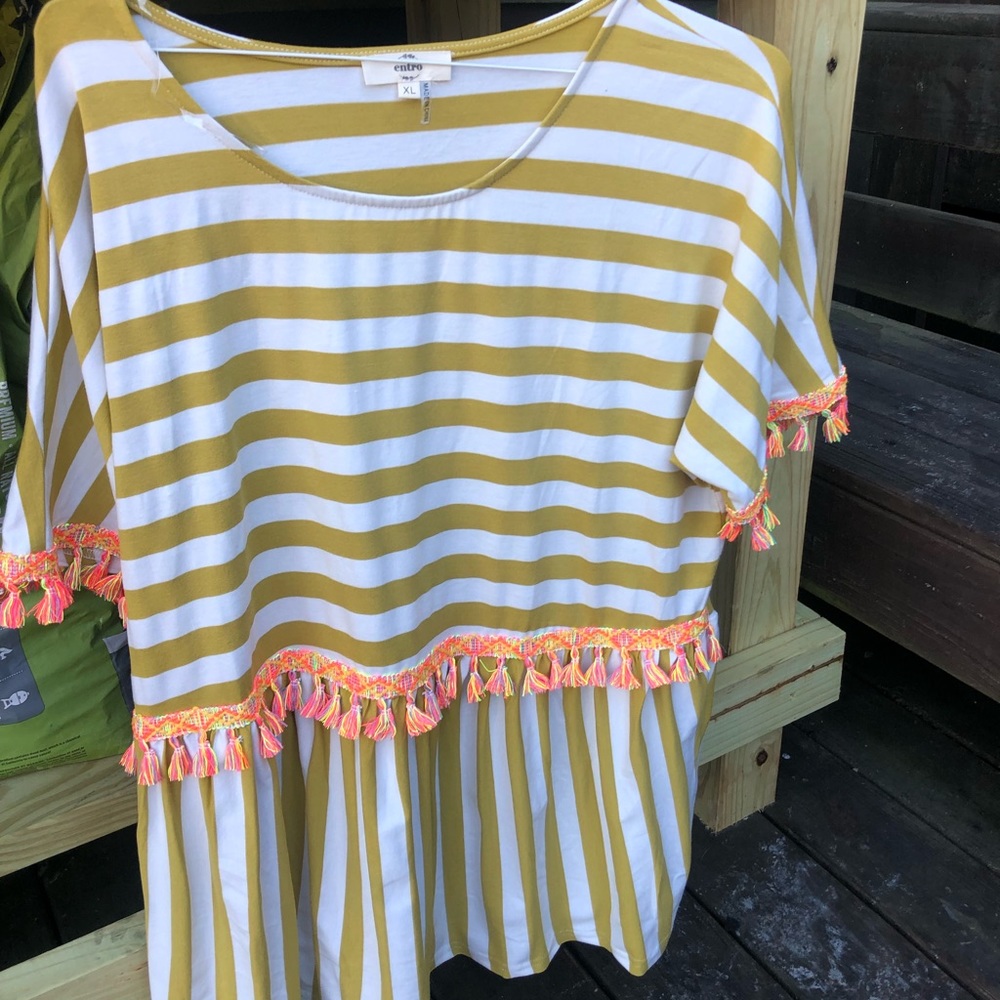 entro brand top ! Xl . NWT , just too big